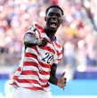 La UEFA criticó duramente a la FIFA por dejar sin efecto la suspensión del estadounidense Folarin Balogun en el Mundial 2026. El organismo europeo calificó la decisión como injustificable y advirtió que pone en riesgo la integridad del torneo.