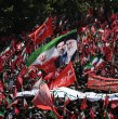 Una marea humana salió este lunes a las calles de Teherán para saludar el cortejo fúnebre del exlíder supremo Alí Jamenei, en el tercer día de un funeral nacional pensado como una demostración de fuerza y de unidad. ¡Detalles!