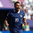 El organismo calificó como despreciables las declaraciones racistas emitidas contra el delantero francés y advirtió que este tipo de hechos reflejan un problema estructural en el fútbol.