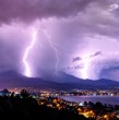 La Dirección Meteorológica de Chile (DMC) emitió un aviso por probables tormentas eléctricas para zonas de tres regiones del sur del país. ¿Qué sectores podrían verse afectados?