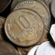 Una antigua moneda chilena de 10 centavos podría venderse entre $500 mil y $1 millón, pero solo una versión específica alcanza ese valor. Revisa cómo identificarla.