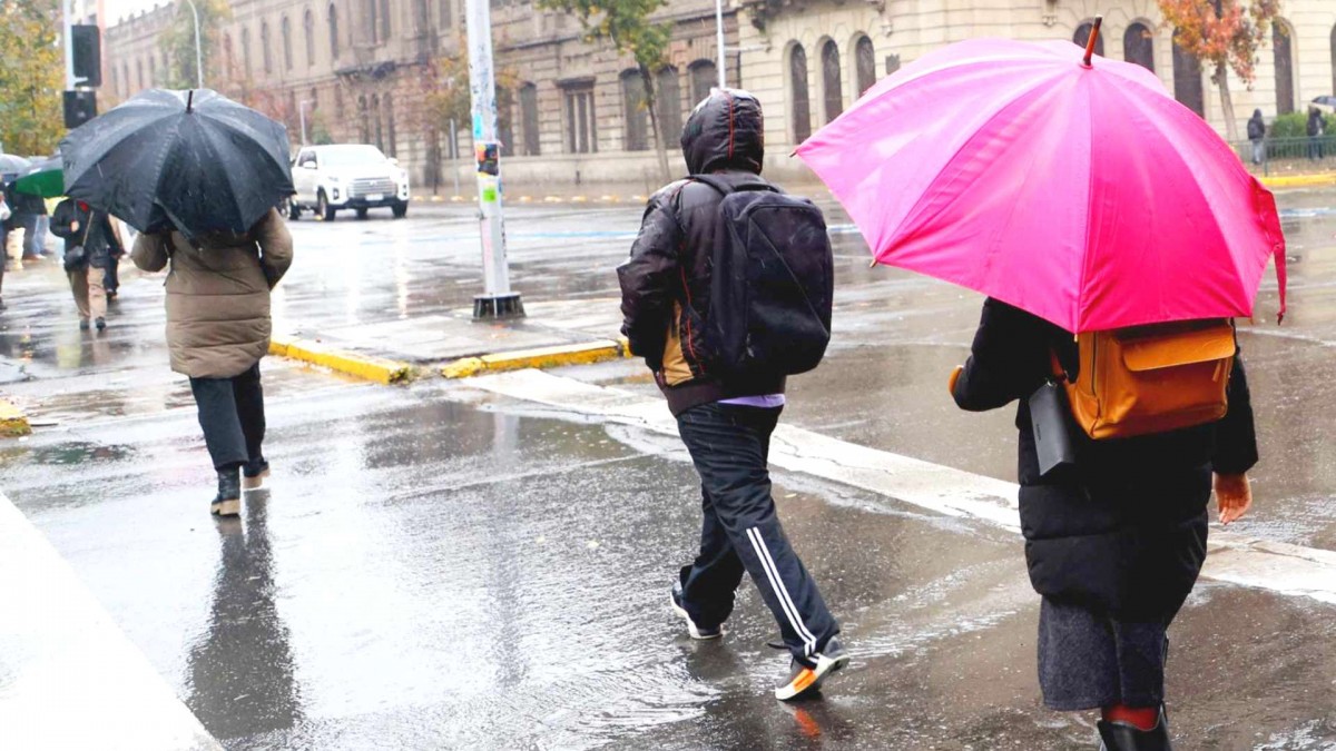 Por lluvias y posibles derrumbes: Estas son las 10 comunas de la RM en donde se declaró Alerta Temprana Preventiva