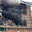 Un incendio afectó la antigua fábrica de Bata en Zlín, República Checa, destruyendo un almacén con unos 70 mil pares de zapatos. Decenas de personas fueron evacuadas y no se reportaron heridos.