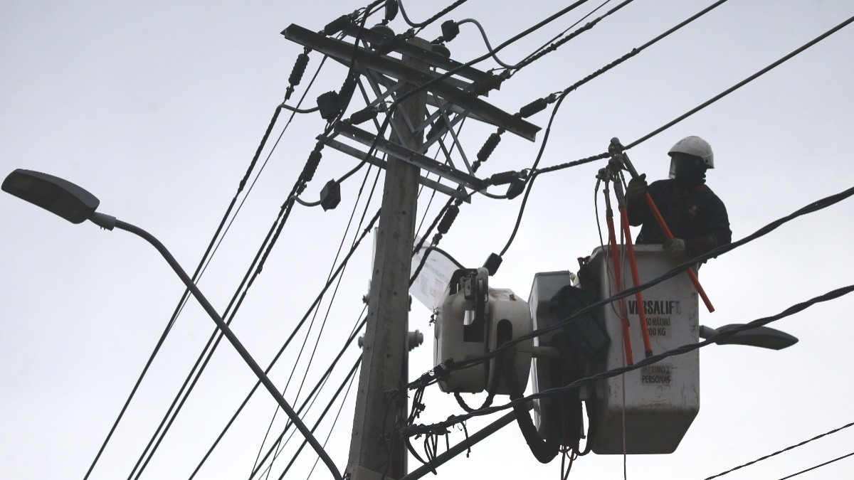 Cortes de luz en la Región Metropolitana: Estas son las 10 comunas afectadas este viernes 10 de julio