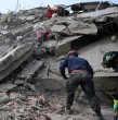El balance oficial por los terremotos que afectaron a Venezuela aumentó a 3.889 fallecidos. Además, casi 18 mil personas quedaron sin hogar tras la tragedia. Detalles en la siguiente nota.