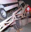 Conoce detalles sobre el volcamiento de un camión con furgones en las cercanías de un centro comercial en Cerrillos. El hecho mantiene el tránsito suspendido en un concurrido lugar.