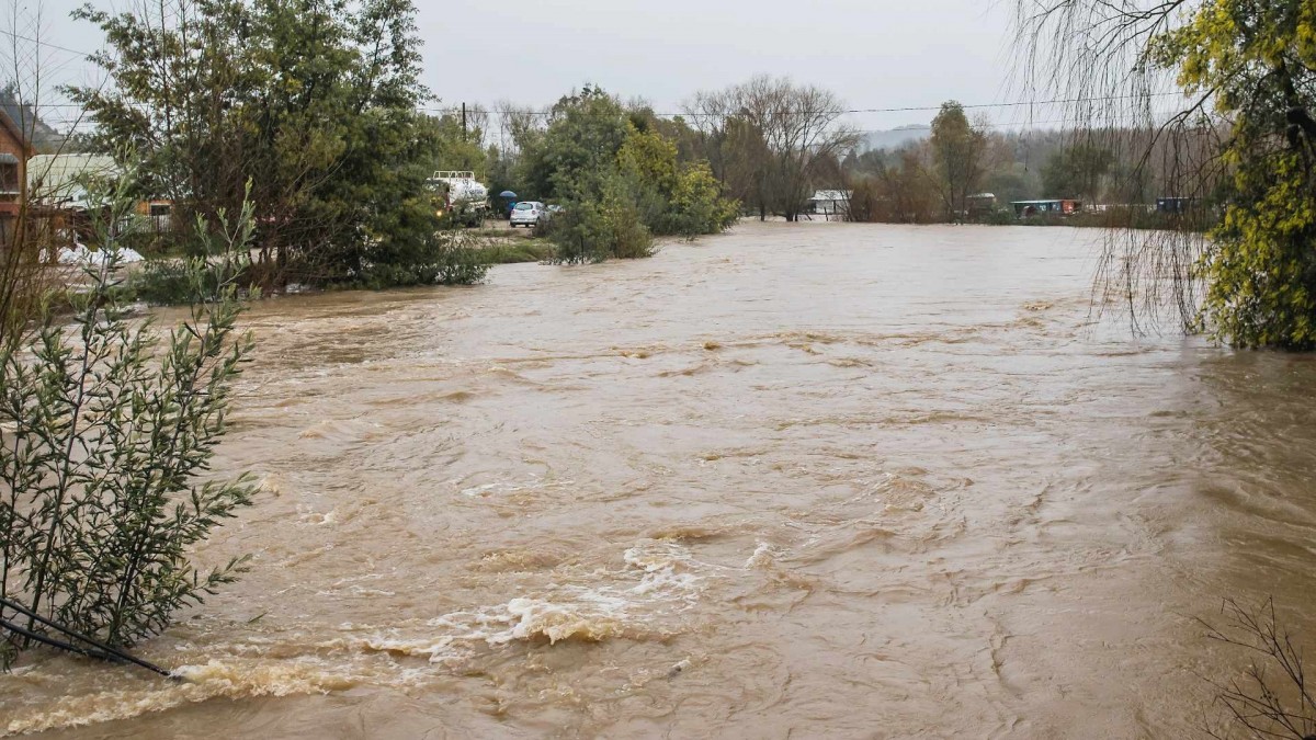 Senapred declara Alerta Roja en Molina por desborde de río