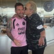 El actor mexicano, recordado por interpretar a Quico en El Chavo del 8, reveló quién sería el único futbolista al que su icónico personaje le entregaría su preciada pelota. Además, recordó su vínculo con Chile y confesó su admiración por la Roja.