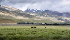 'El tren al cielo': El recorrido ferroviario más extremo del mundo atraviesa glaciares a más de 4.000 metros de altura