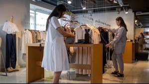 Tienda de ropa confirma cierre definitivo de sucursal en Santiago: tendrá descuentos de hasta 70%