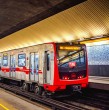 Conoce detalles sobre la información entregada este viernes por el Metro de Santiago, que suspendió el servicio en tres estaciones de la Línea 2, por lo que solo dos tramos se encuentran disponibles.