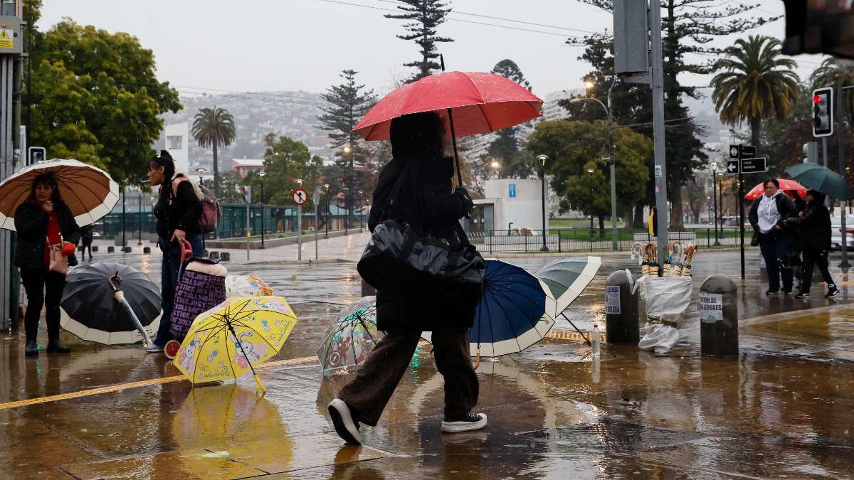 'Oclusión' y 'sistema frontal': Meteorología emite aviso por lluvias de hasta 70 mm en zonas de tres regiones del país