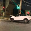 Revisa antecedentes de un accidente de tránsito ocurrido en la intersección de avenida Salesianos con José Joaquín Prieto que dejó como saldo cuatro personas lesionadas, entre ellas tres funcionarios de Carabineros de Chile.