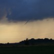 La Dirección Meteorológica de Chile (DMC) emitió avisos por probable desarrollo de nubes convectivas con características tornádicas y probables tormentas eléctricas para zonas de tres regiones del país. ¡Detalles!