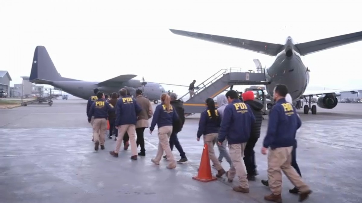 Nuevo vuelo de expulsión: Gobierno concreta salida de 40 extranjeros en situación migratoria irregular