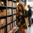 Librerías Contrapunto, informó a través de sus redes sociales el cierre de su tradicional local ubicado en calle Huérfanos, en pleno centro de Santiago. Antes de bajar la cortina, la tienda está ofreciendo ofertas especiales en todo su catálogo.