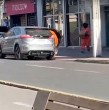 Videos registraron el momento en que los delincuentes escapaban con cajas de dinero tras el violento asalto a una sucursal del Banco BCI en La Calera. Revisa los detalles del operativo policial.