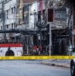 Bomberos acude a un procedimiento por un incendio en la comuna de Santiago tras el choque de un bus de Red Movilidad contra un local comercial. Varias compañías trabajan en el lugar.