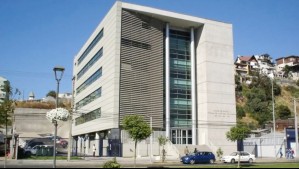 Dos personas resultan apuñaladas en plena audiencia en tribunal de Viña del Mar: Fiscales condenan el hecho