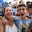 Inglaterra está venciendo 1-0 a Argentina en el segundo tiempo de la semifinal del Mundial 2026 en el Mercedes-Benz Stadium. Y así lo están sufriendo los hinchas de ambas selecciones.