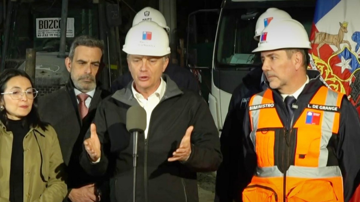 'Esta situación va a ser dura': Kast supervisa obras en Maipú y llama al autocuidado ante el sistema frontal