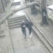 Mira el video que muestra el momento exacto en que un tronco cae sobre un joven en Lota, región del Biobío. A raíz del impacto, el afectado tuvo que ser trasladado a un recinto hospitalario.
