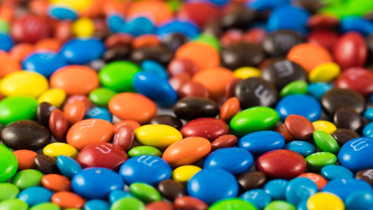 El fin de una era: Los dos icónicos colores que M&M's retirará por nuevas normativas de salud