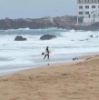 Conoce detalles sobre lo ocurrido con surfistas y bañistas que este miércoles fueron sorprendidos en la playa de Reñaca, pese a haber un aviso de marejadas vigente.