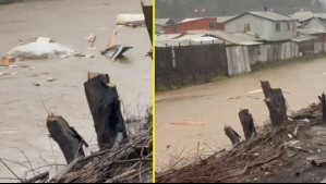 Impactante video muestra río arrastrando restos de viviendas en Curanilahue en medio del sistema frontal