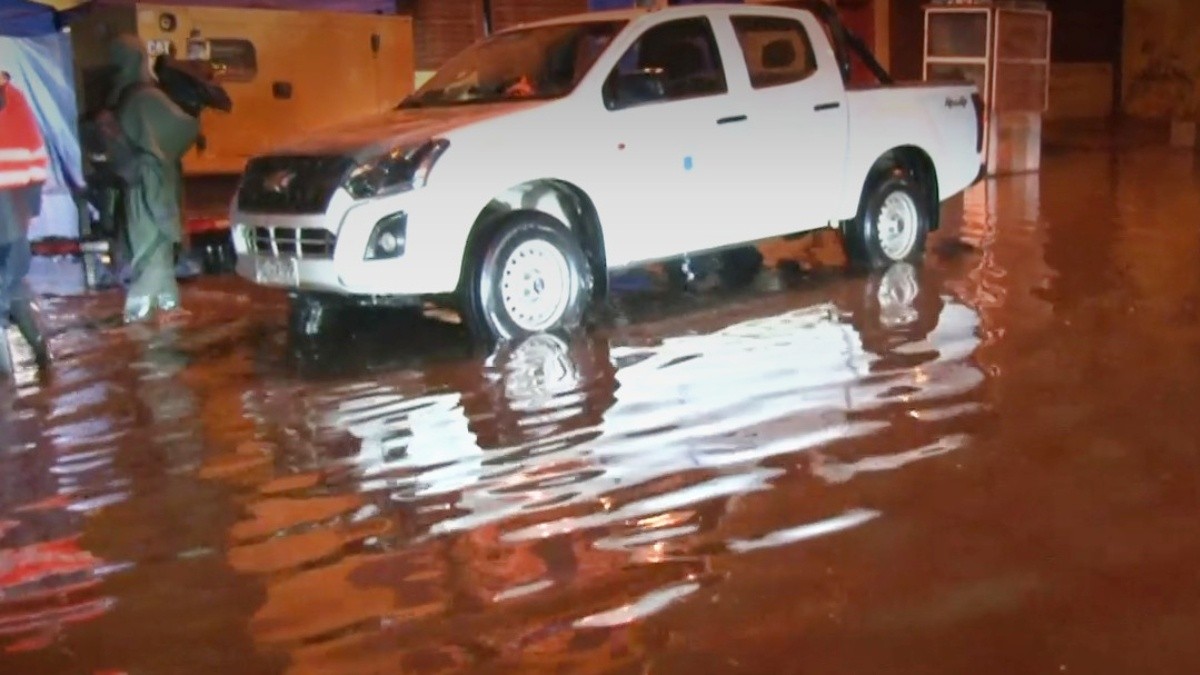 Intensas lluvias inundan calles de Ovalle: Municipio instala motobombas ante pronóstico de nuevas precipitaciones