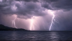 Emiten aviso por probables tormentas eléctricas en dos regiones del sur del país: 'Frente frío e inestabilidad post frontal'