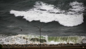 Fuertes vientos y marejadas con olas de hasta 4 metros: Jaime Leyton explica el fenómeno que afecta a la costa de la zona central