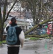 Durante la tarde de este jueves, el Gobierno confirmó la ampliación de la suspensión de clases para este viernes a nuevas regiones: Ñuble, Biobío y La Araucanía. Revisa cuáles son todas.