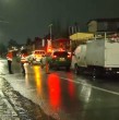 Durante la tarde de este jueves, un hombre murió tras recibir una descarga eléctrica al tocar un poste energizado en la intersección de La Estrella con Los Conquistadores, en la comuna de Cerro Navia, región Metropolitana.