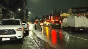 Hombre fallece electrocutado tras tocar un poste energizado en Cerro Navia