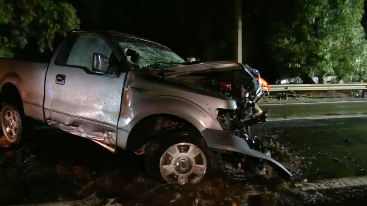 Doble emergencia en la Ruta 78: Choque entre camionetas y caída de árbol dejan cuatro lesionados en Talagante