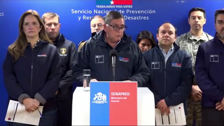 Senapred entrega balance con tres fallecidos: Biministro Alvarado advierte que 'aún no enfrentamos el momento de mayor intensidad'