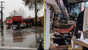 Bus RED impacta con vivienda y deja dos lesionados en medio del sistema frontal en Cerro Navia