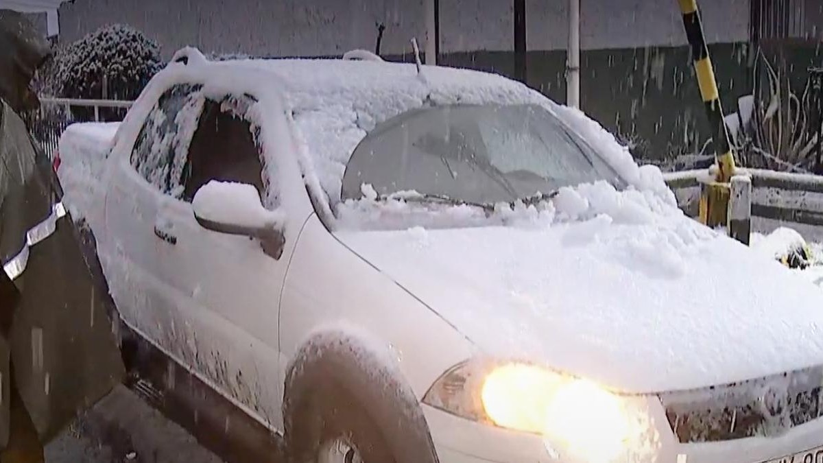 Nieve en sectores precordilleranos de la Región Metropolitana: Revisa los videos del Cajón del Maipo y camino a Farellones
