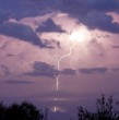 La Dirección Meteorológica de Chile (DMC) emitió un aviso por probables tormentas eléctricas debido a un centro de baja presión. El fenómeno afectará este viernes 17 de julio a Coquimbo, Valparaíso, RM y O\\\'Higgins.