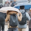 El sistema frontal continúa dejando intensas precipitaciones en la Región Metropolitana y el agua acumulada en Santiago ya supera el rango normal de lluvias esperado para un período de 24 horas.