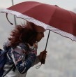 La Dirección Meteorológica de Chile actualizó la alerta por viento \\\'moderado a fuerte\\\' que se registrará desde la tarde de este viernes 17 hasta la noche del lunes 20 en zonas de tres regiones del país.