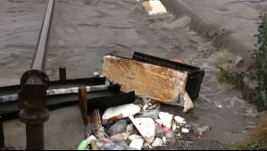 Hasta un refrigerador arrastró la corriente: Canal Santa Marta vuelve a evidenciar la acumulación de basura