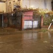 El intenso sistema frontal volvió a poner en alerta a los vecinos cercanos al canal Santa Marta, en la comuna de Maipú, luego de que el aumento del caudal comenzara a provocar anegamientos en sectores residenciales.