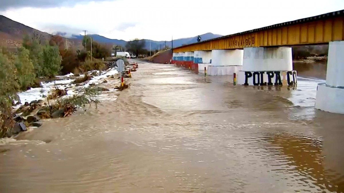 Gobierno muestra preocupación por paso del sistema frontal que deja intensas lluvias en el norte chico