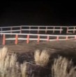 Un video, enviado a la comunidad de Megatiempo, muestra el momento exacto en que un puente de la comuna de Monte Patria, en la región de Coquimbo, fue arrastrado por el río Guatulame.