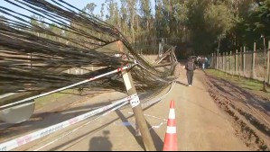 Fuertes vientos arrasaron con al menos siete postes de luz en El Tabo