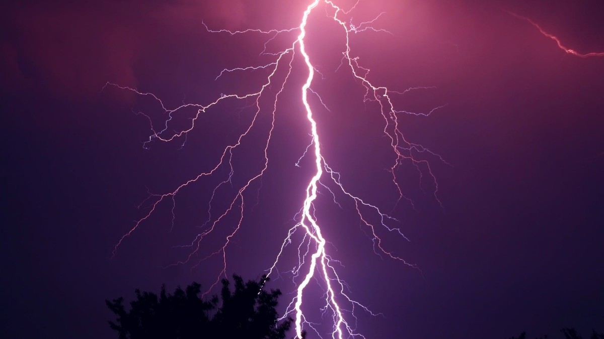Incluye a la RM: Meteorología actualiza alerta y aviso de tormentas eléctricas por 'inestabilidad post frontal' en siete regiones
