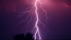 Incluye a la RM: Meteorología actualiza alerta y aviso de tormentas eléctricas por 'inestabilidad post frontal' en siete regiones