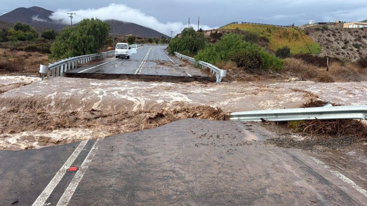 Socavón corta la ruta que une Tongoy con Guanaqueros: Tránsito permanece completamente cerrado